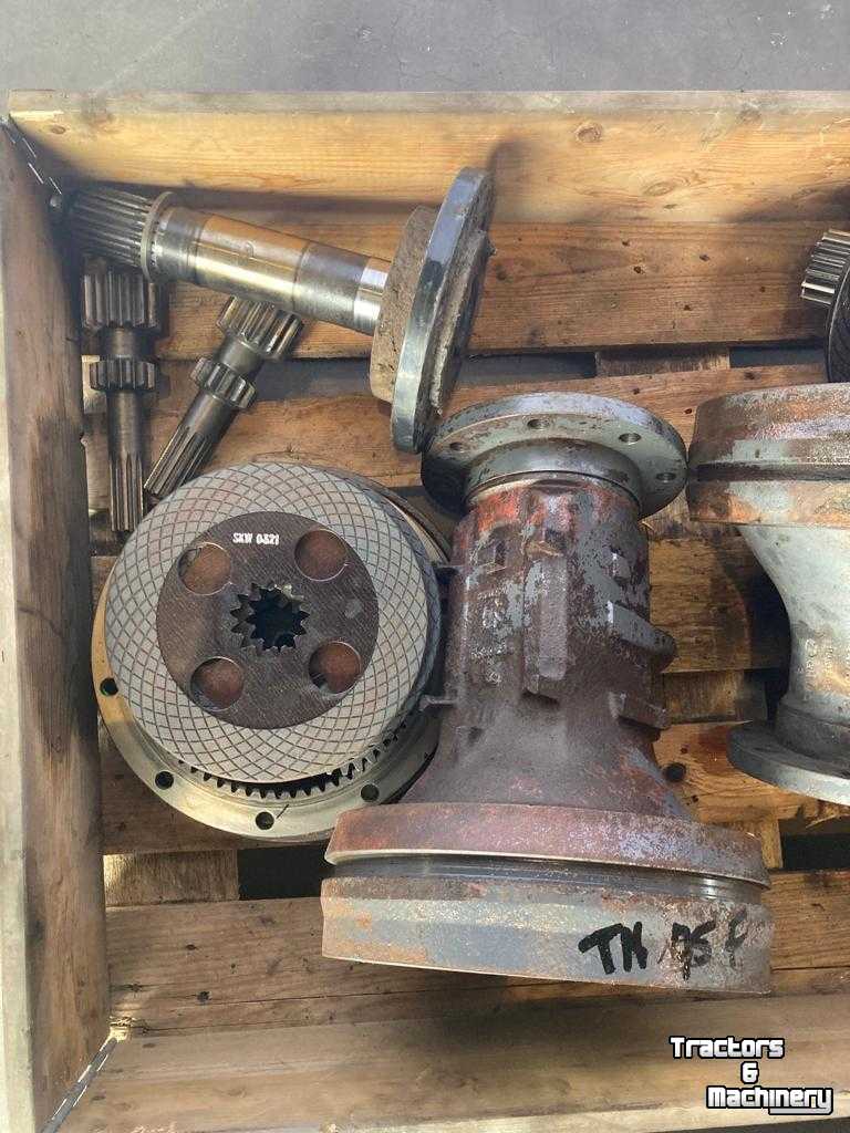 Used parts for tractors New Holland TN75F en TN75N