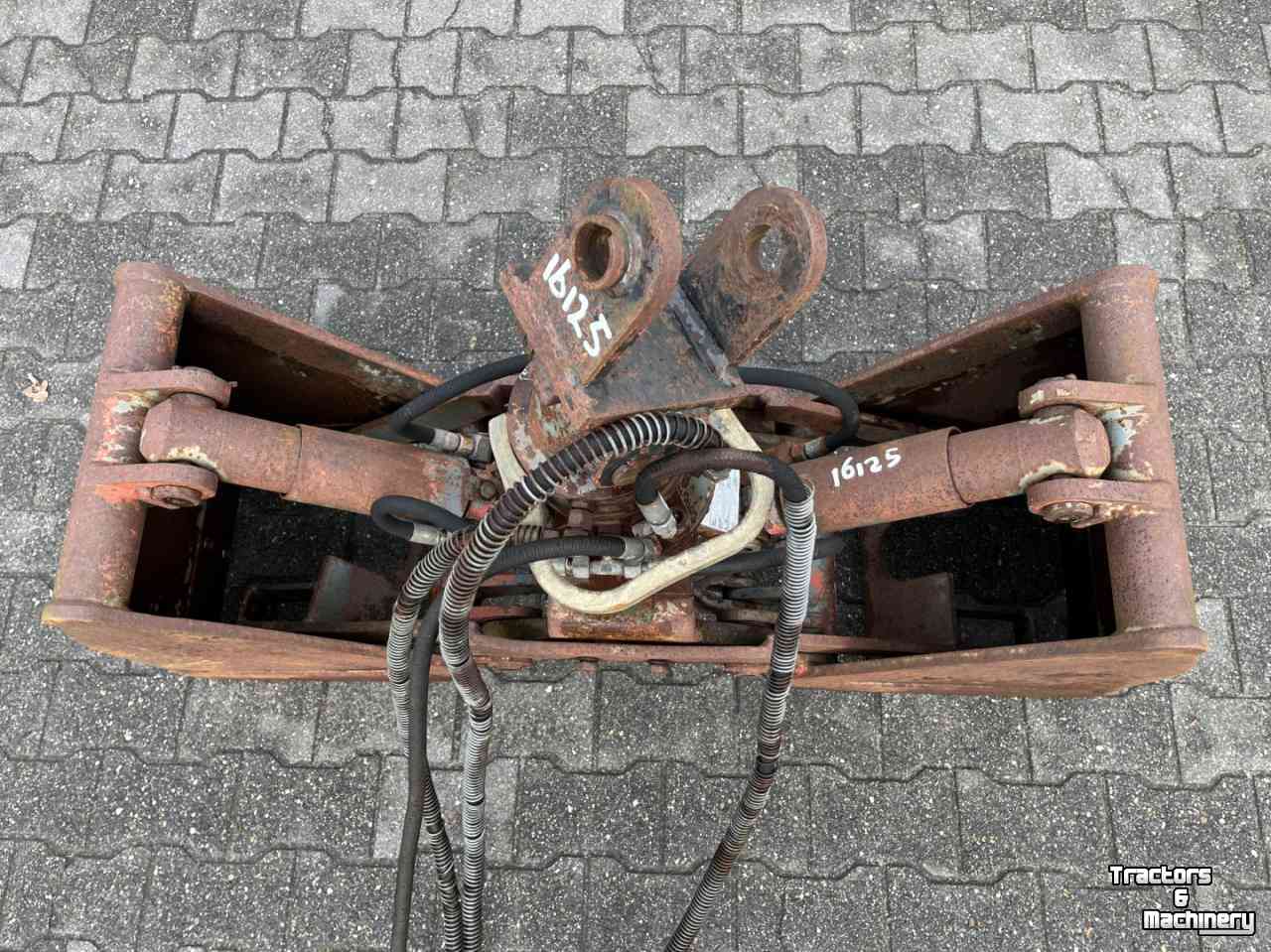 Clamshell buckets  Knijpbak met rotor  Tweeschalengrijper