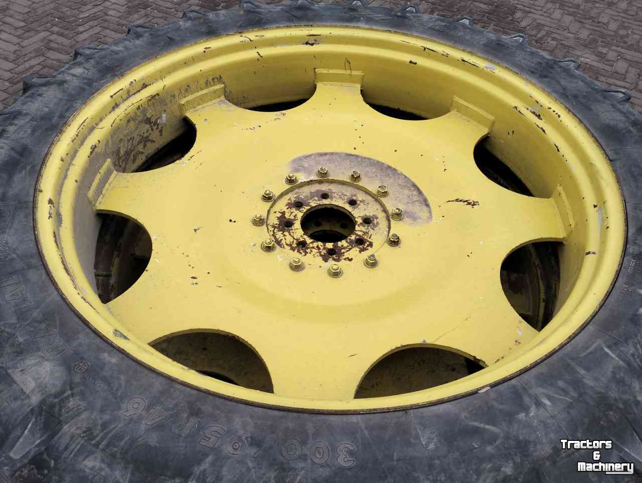 Wheels, Tyres, Rims & Dual spacers  300/95R46 steek 140/205/8