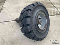 Wheels, Tyres, Rims & Dual spacers Vredestein 250/75-12