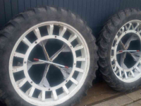 Wheels, Tyres, Rims & Dual spacers  Dubbellucht 11.2r48 (270/95r48) met 5-ster