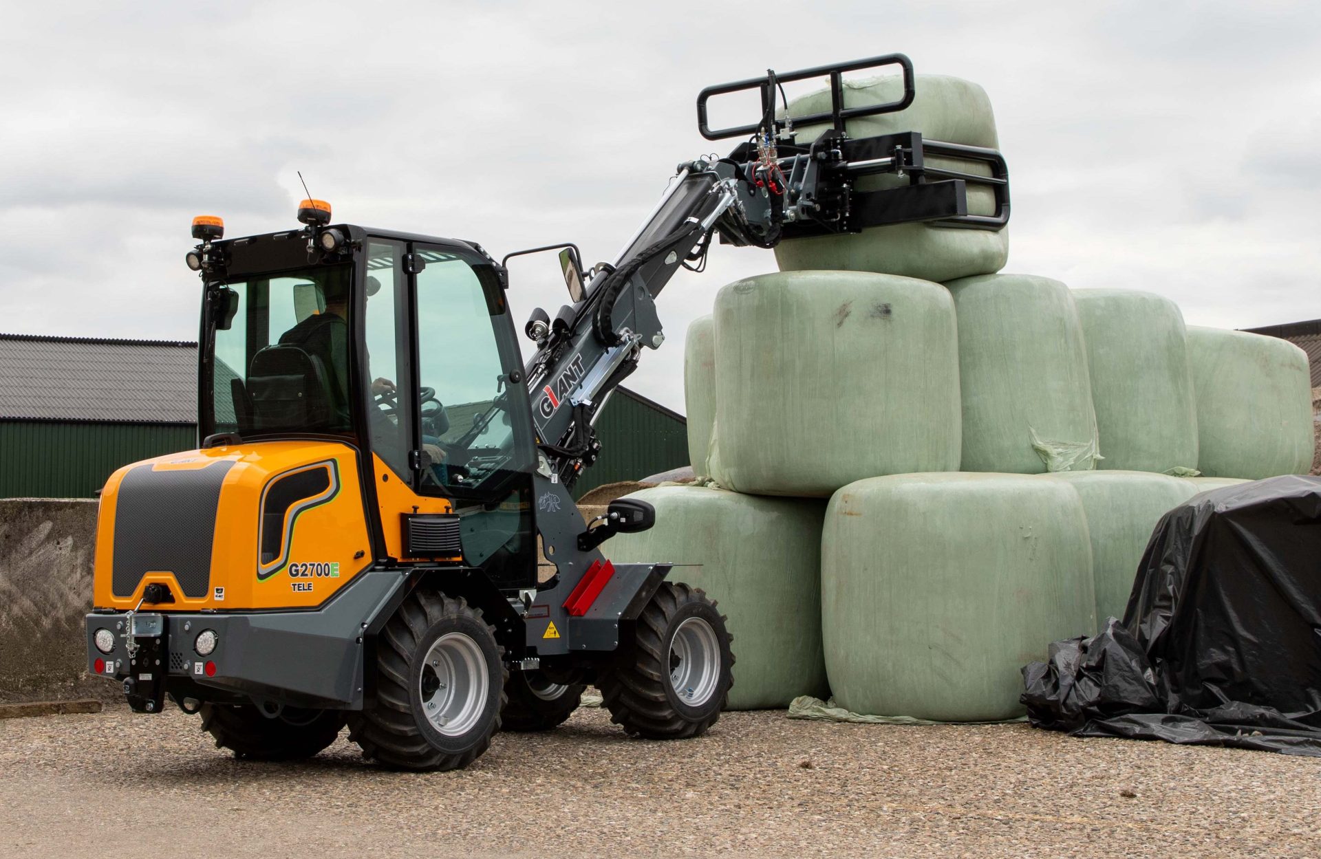 First electric telescopic wheeled loader