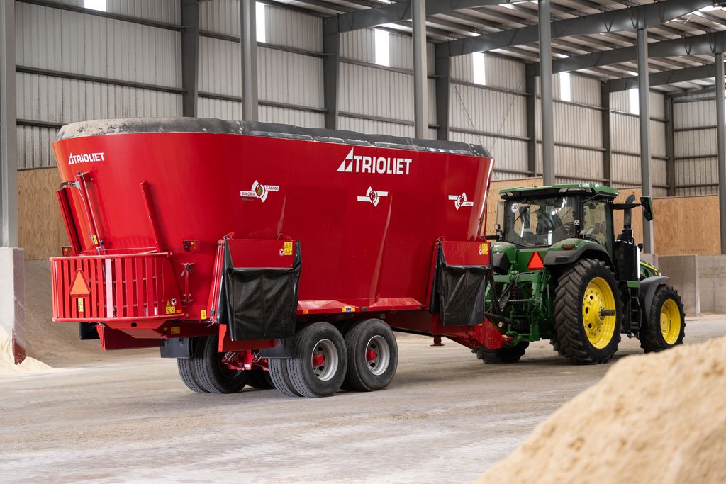 Increased mixer wagon feeding precision
