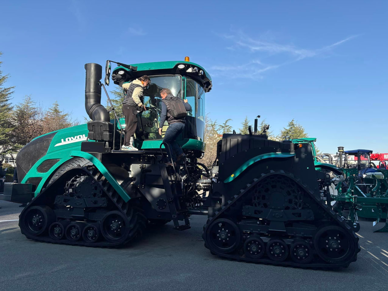 Lovol previews first tracked tractor