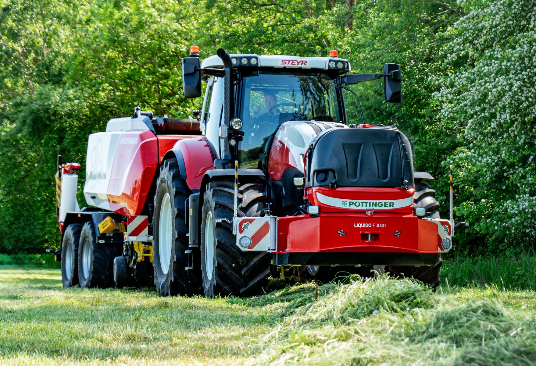 Pöttinger front silage additive tank