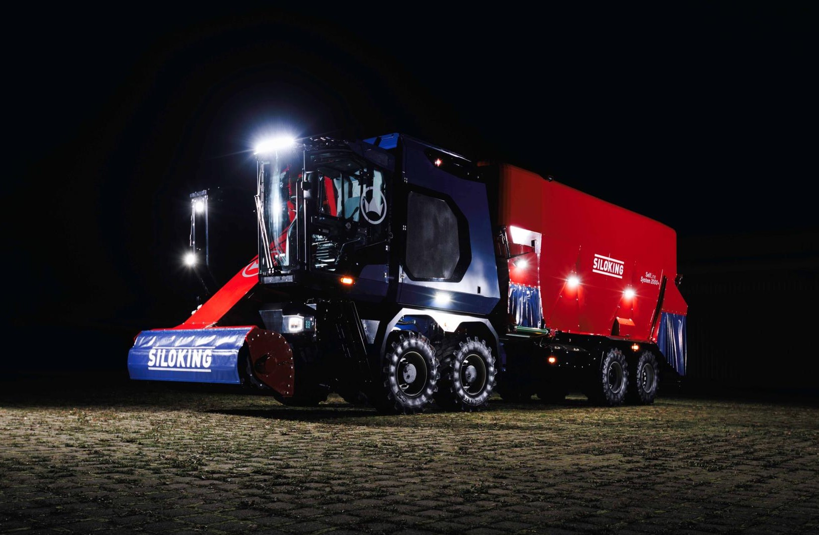Siloking mixer wagon to feed 2,000 cows