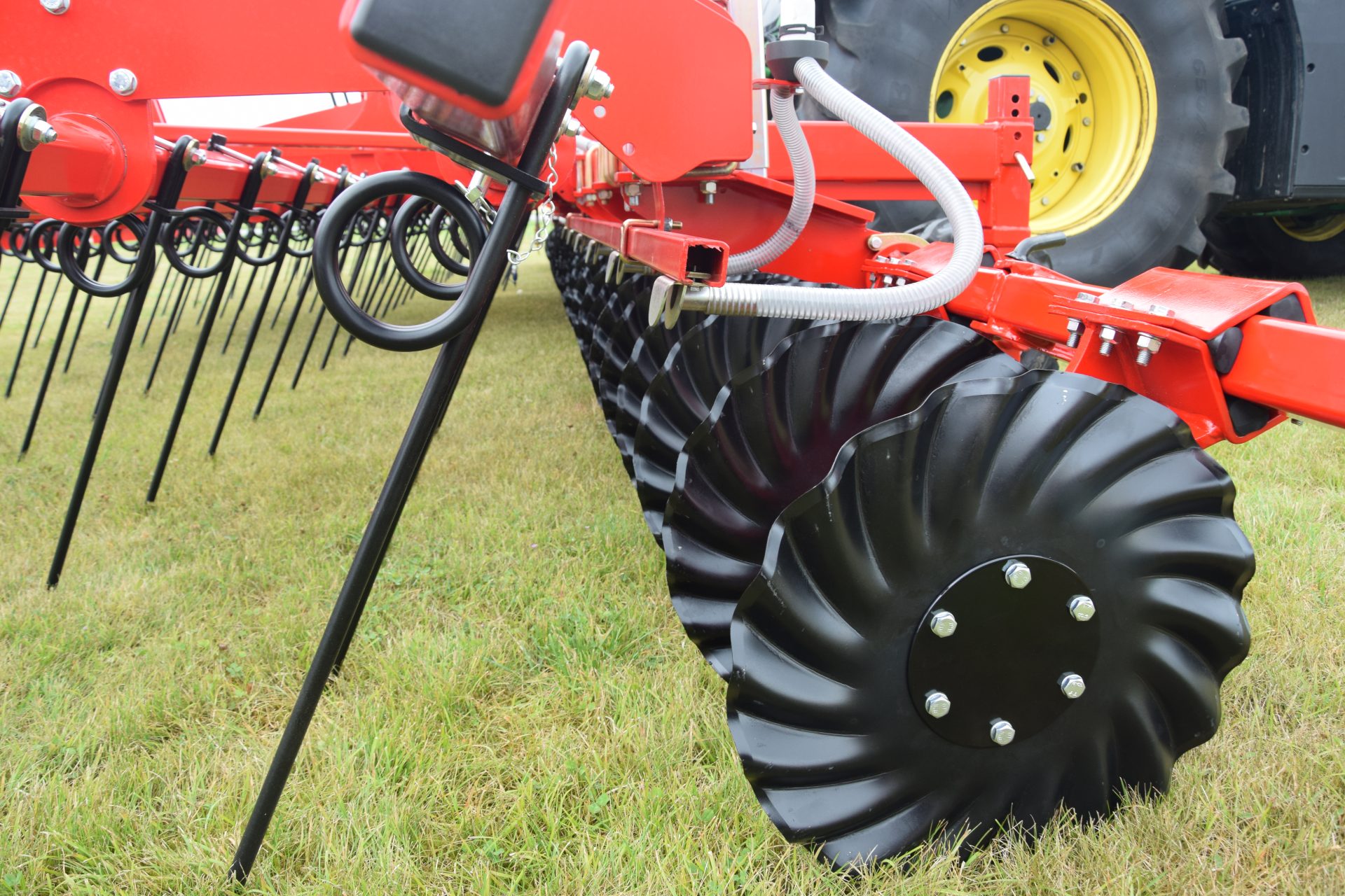 Turbo discs added to HE-VA straw harrow