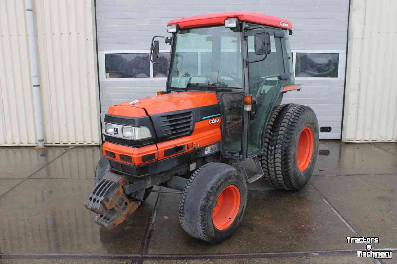 Horticultural Tractors Kubota L3300 tuinbouwtrekker tractor met cabine en gazonbanden