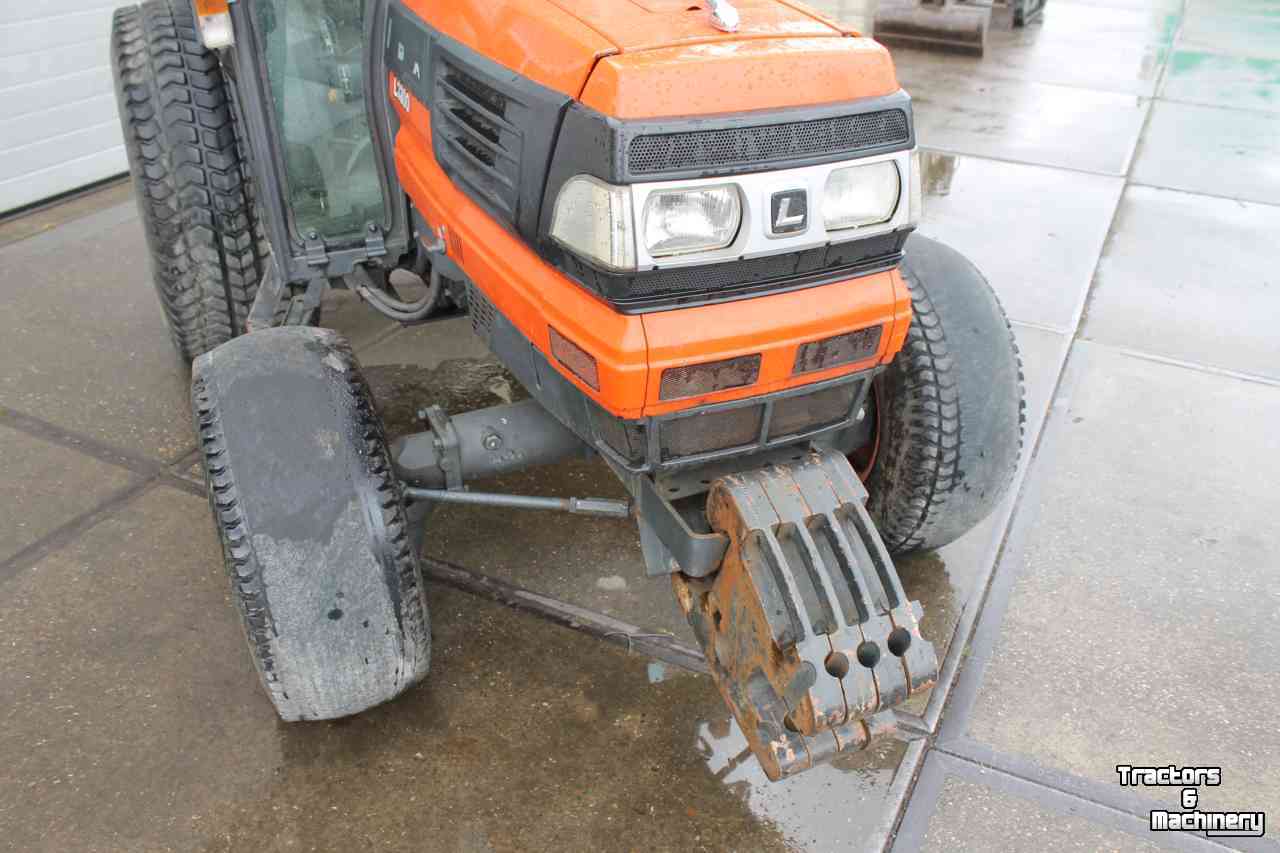 Horticultural Tractors Kubota L3300 tuinbouwtrekker tractor met cabine en gazonbanden