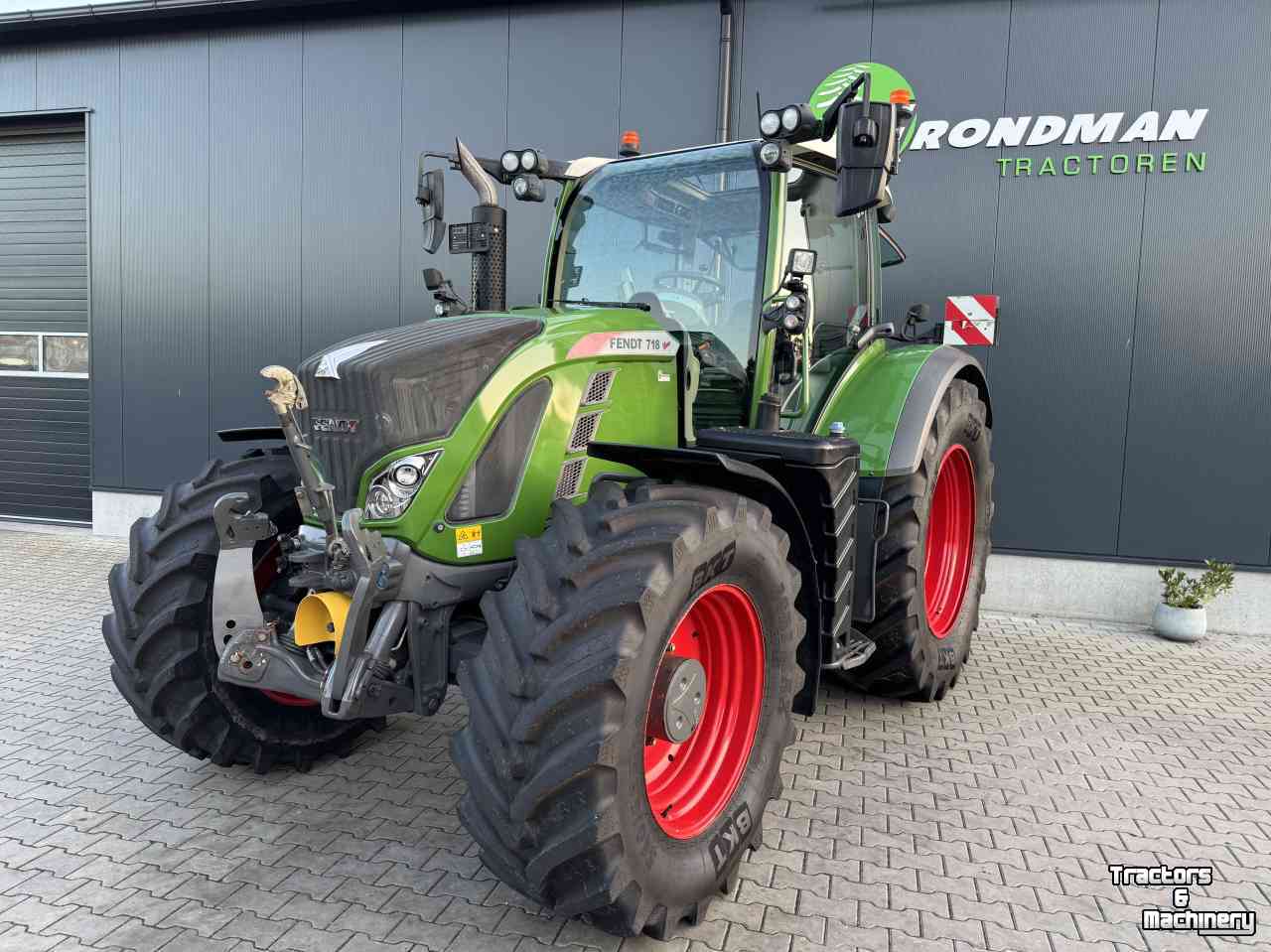 Tractor Fendt 718 S4 power plus