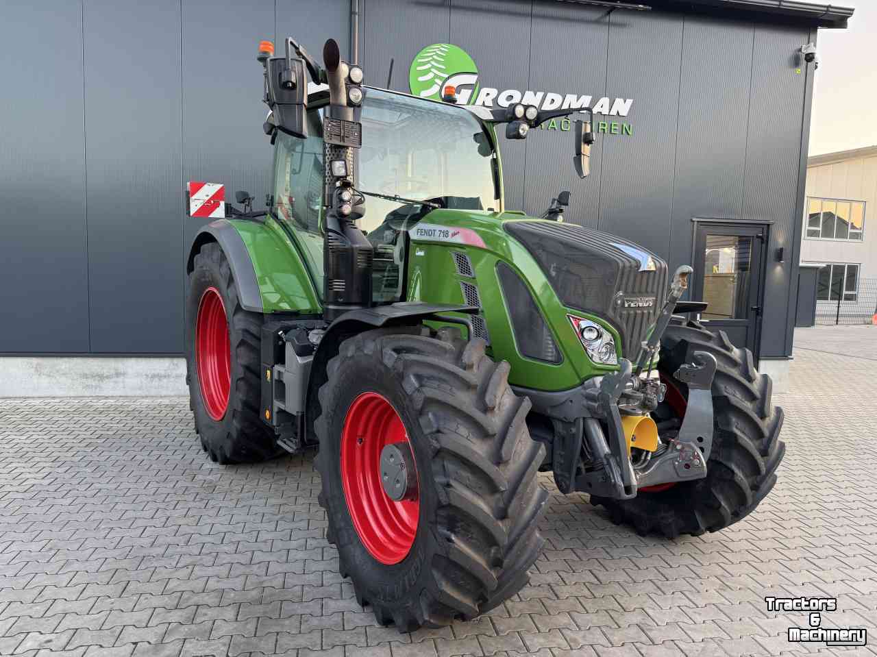 Tractor Fendt 718 S4 power plus