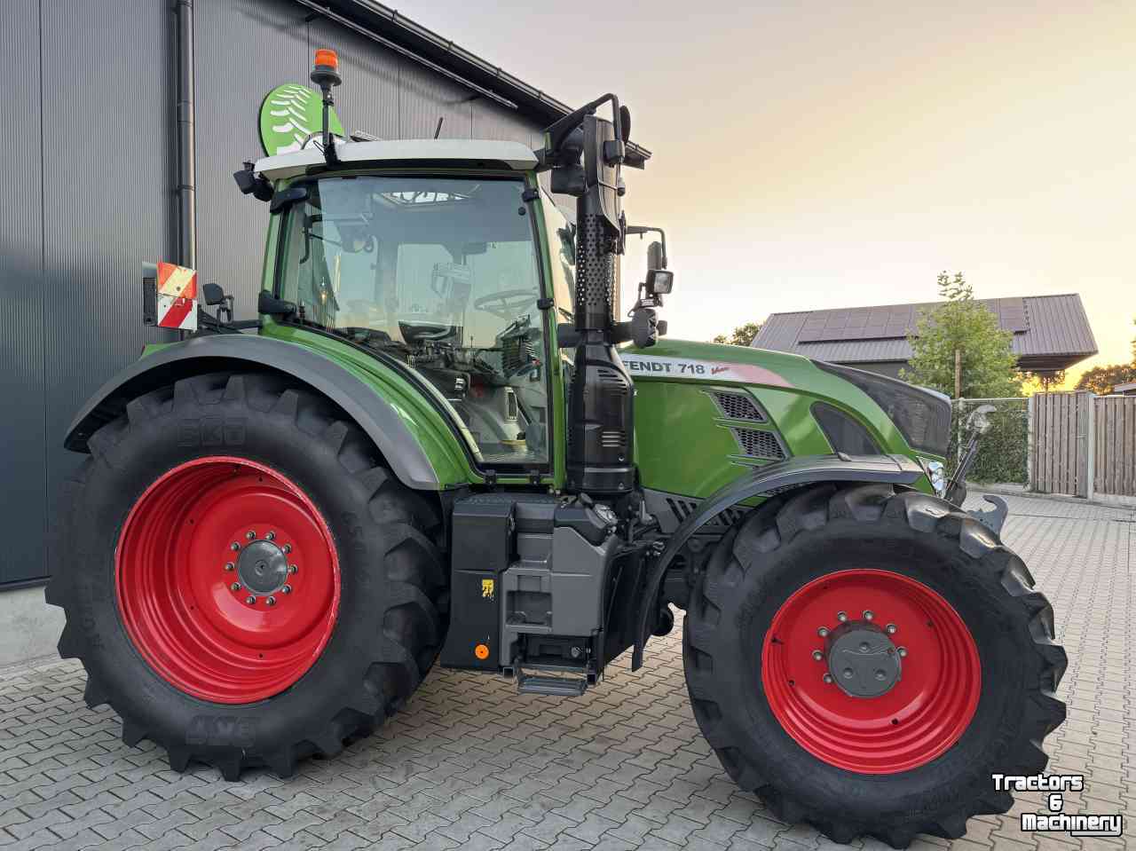 Tractor Fendt 718 S4 power plus