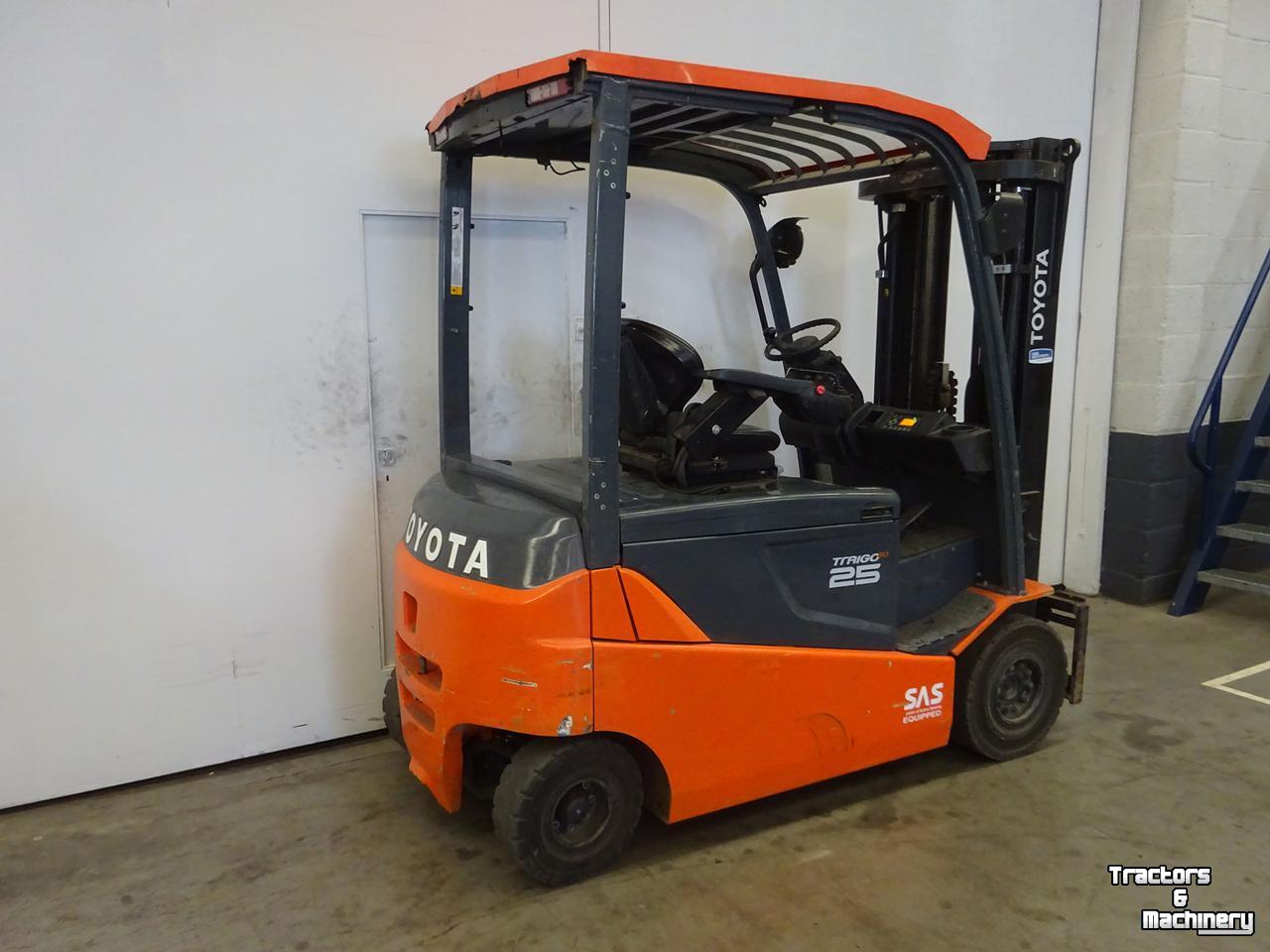 Forklift Toyota 8FBMT25