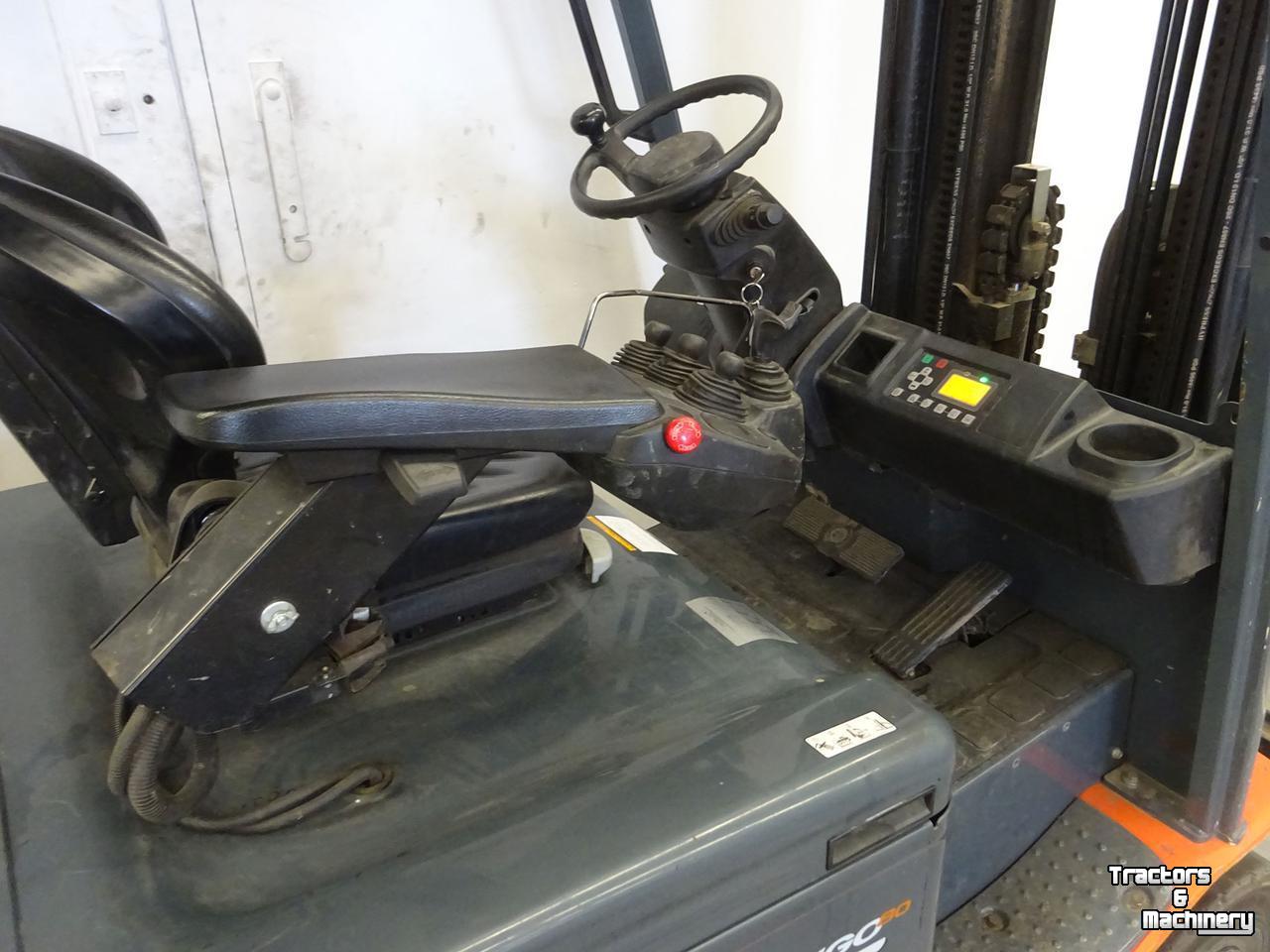 Forklift Toyota 8FBMT25