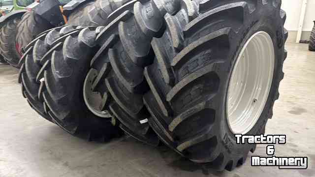 Wheels, Tyres, Rims & Dual spacers BKT 710/60 R38 + 600/60 R28 op velg