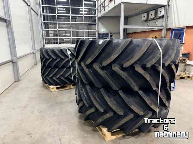 Wheels, Tyres, Rims & Dual spacers BKT 710/60 R38 + 600/60 R28 op velg
