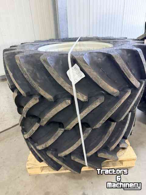 Wheels, Tyres, Rims & Dual spacers BKT 710/60 R38 + 600/60 R28 op velg