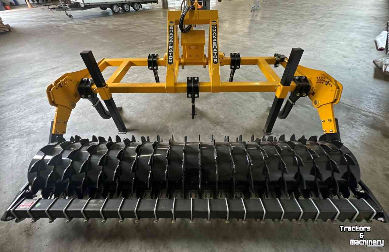 Deep subsoiler McConnel SHAKAERATOR bouwlandwoeler - vibratiewoeler