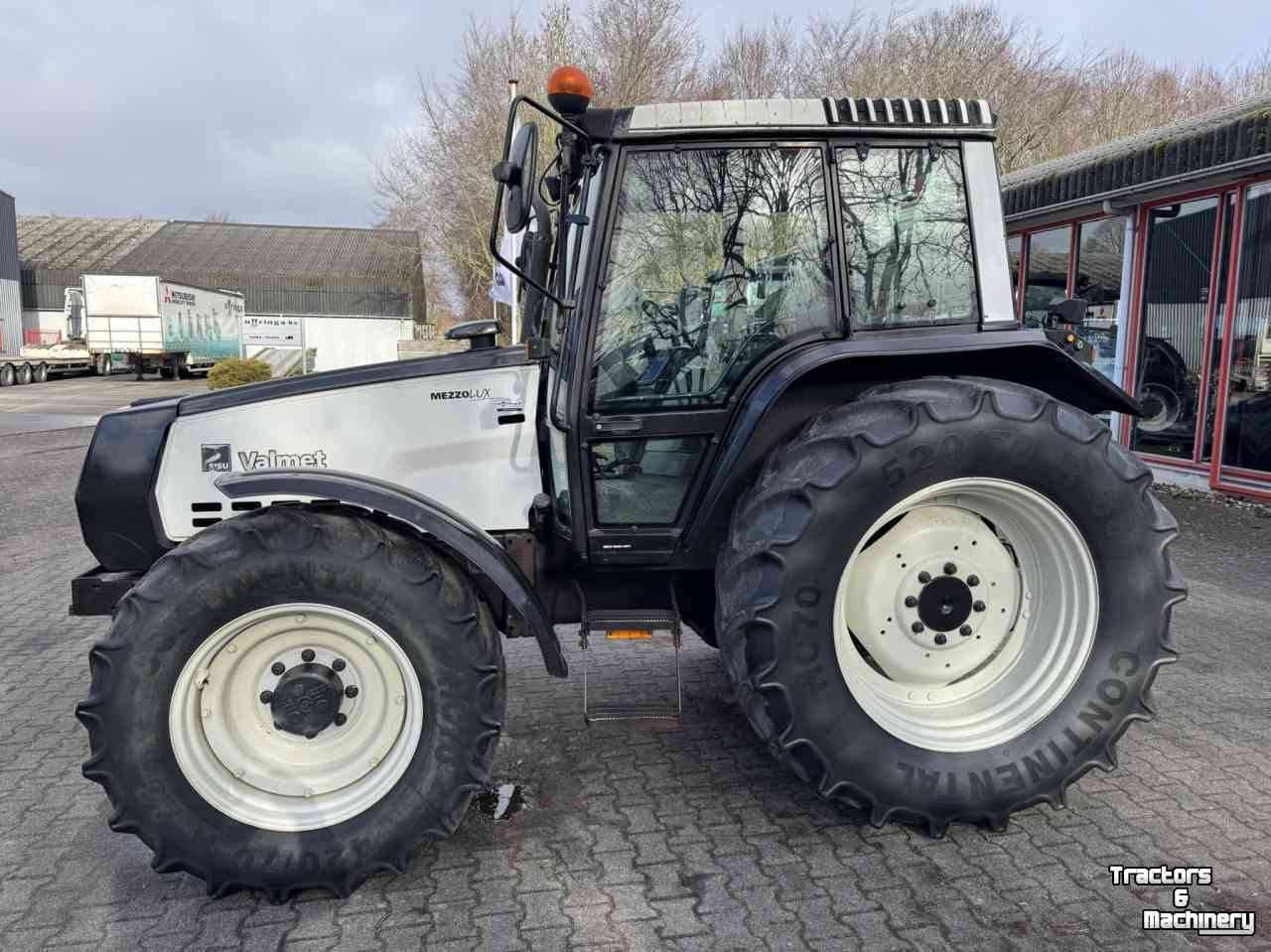 Tractor Valtra 6400
