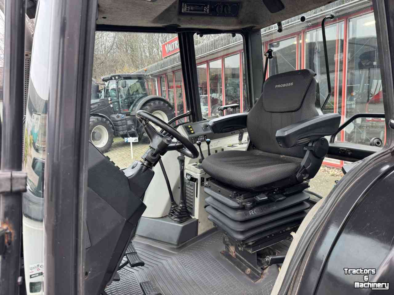Tractor Valtra 6400