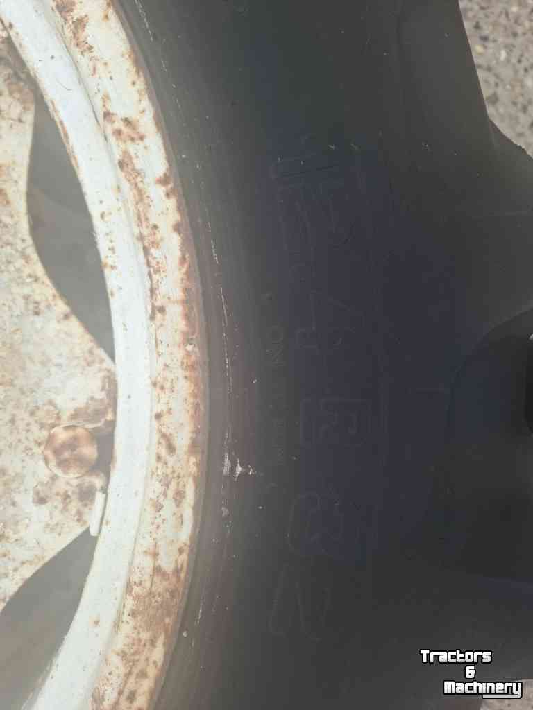 Wheels, Tyres, Rims & Dual spacers Ford 12.4R34