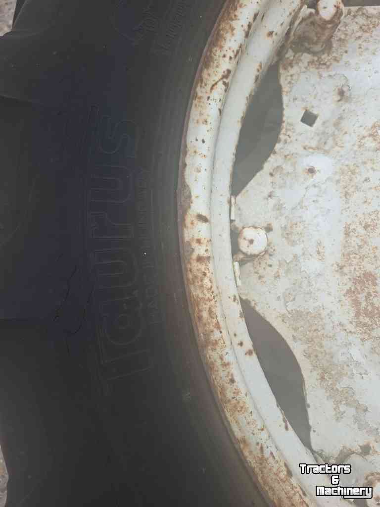 Wheels, Tyres, Rims & Dual spacers Ford 12.4R34