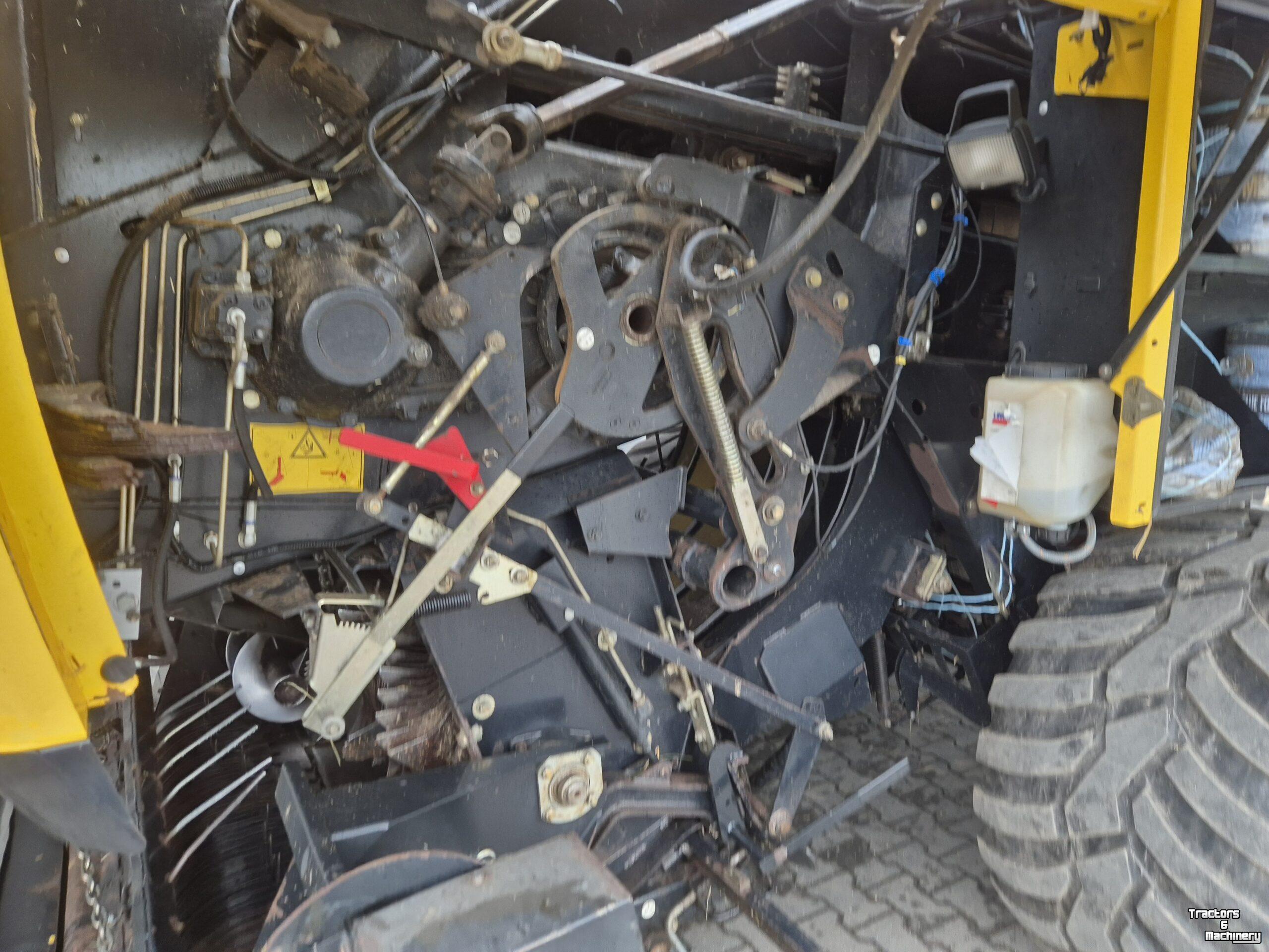 Balers New Holland BB9060