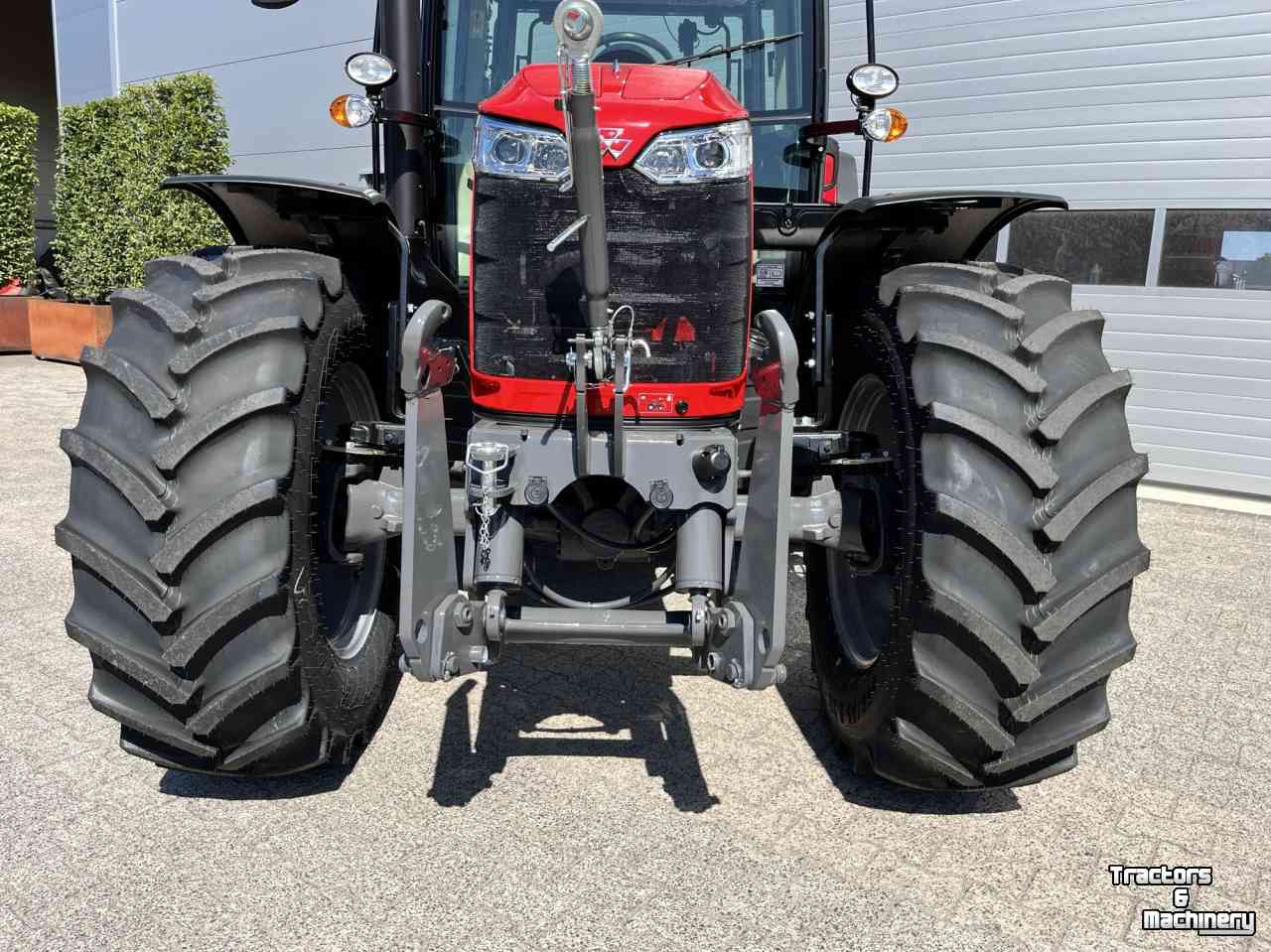 Tractors Massey Ferguson 5711M Dyna 4