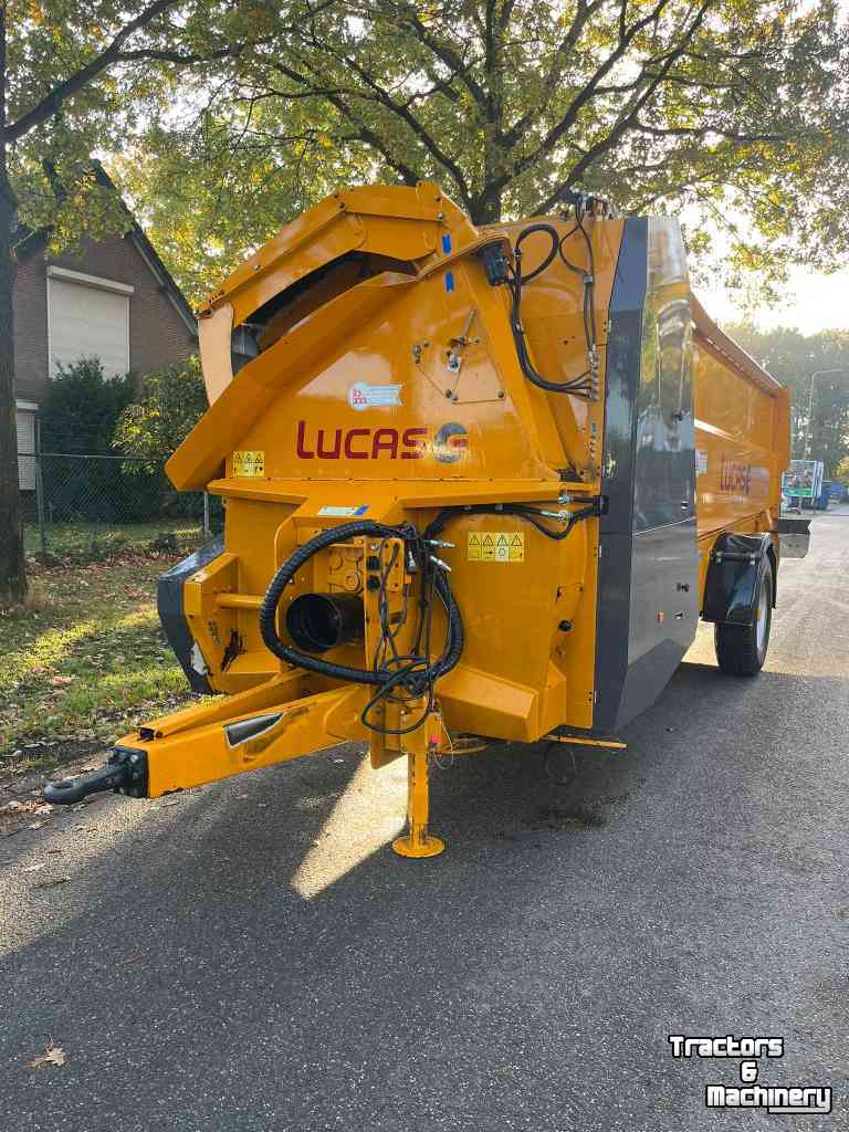 Straw spreader for boxes Lucas Castor 185 stroblazer