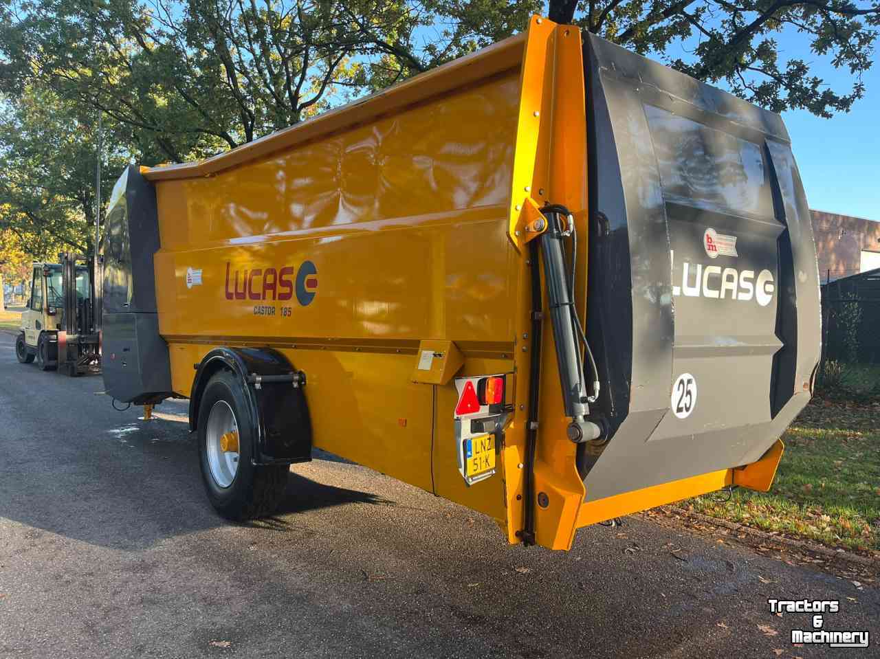 Straw spreader for boxes Lucas Castor 185 stroblazer