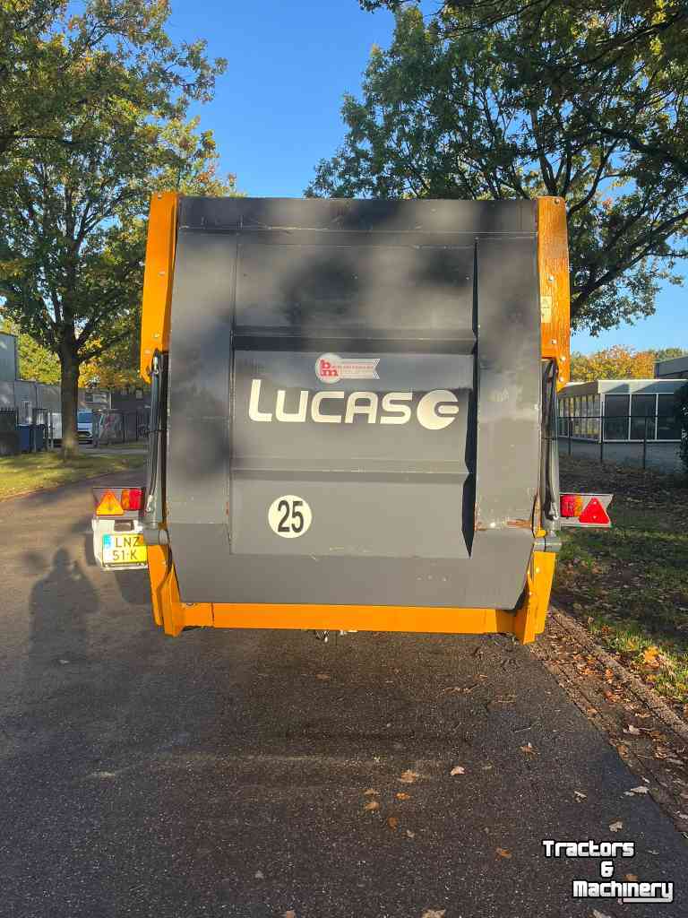 Straw spreader for boxes Lucas Castor 185 stroblazer