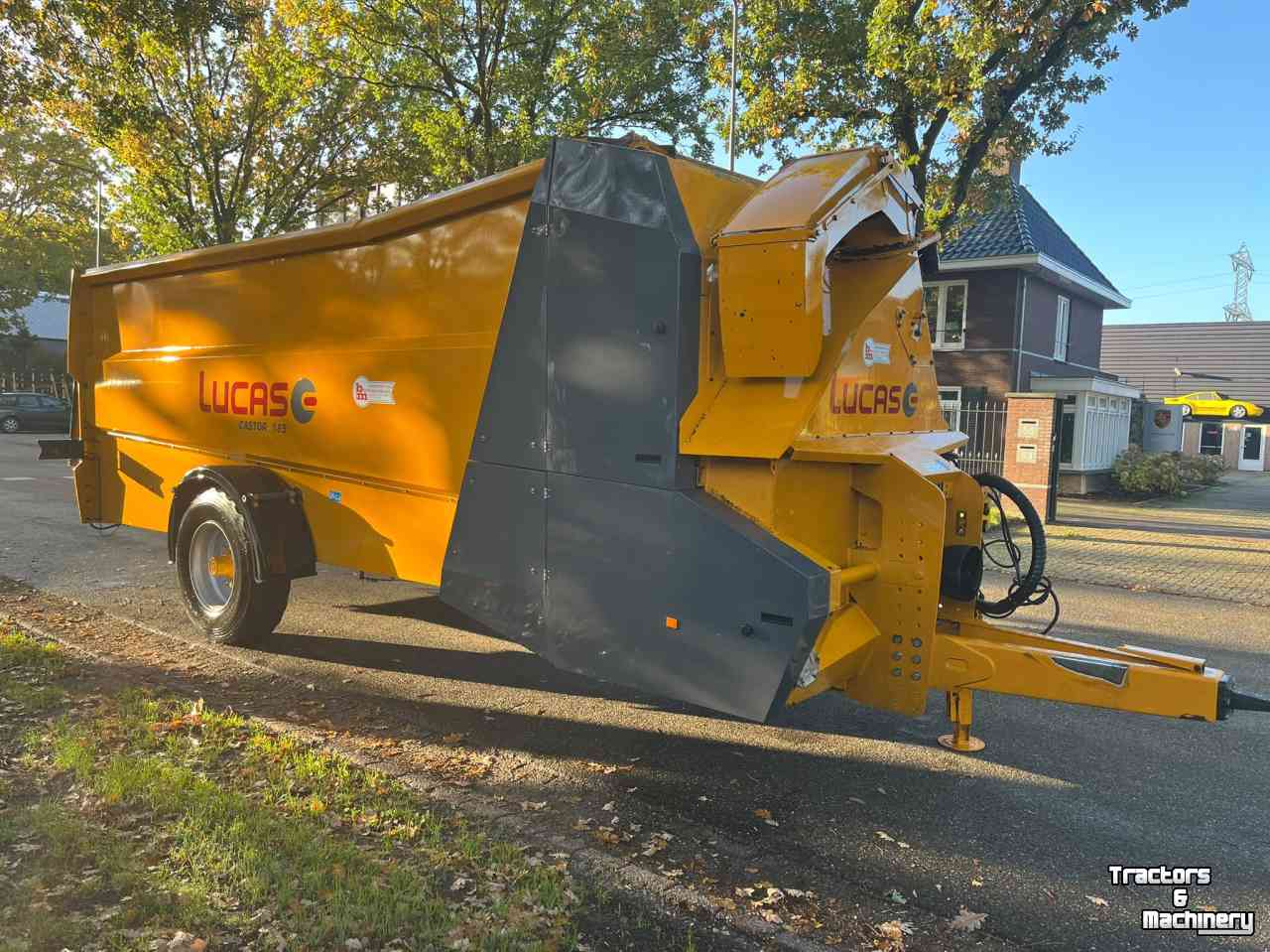Straw spreader for boxes Lucas Castor 185 stroblazer