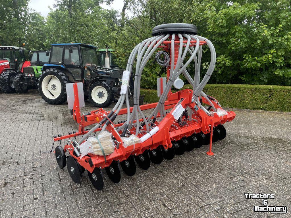 Seed drill Kuhn ZAAIMACHINE VENTA TYPE BTF3000 24DD