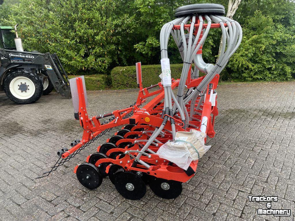 Seed drill Kuhn ZAAIMACHINE VENTA TYPE BTF3000 24DD