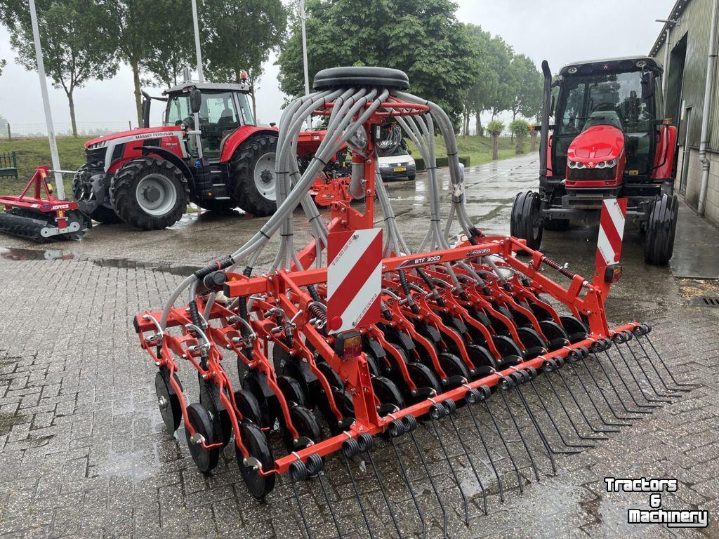 Seed drill Kuhn ZAAIMACHINE VENTA TYPE BTF3000 24DD