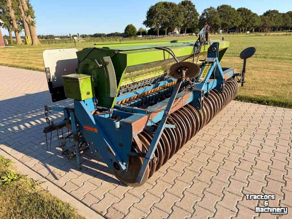 Seed drill Köckerling Nokkenrad zaaimachine met rol