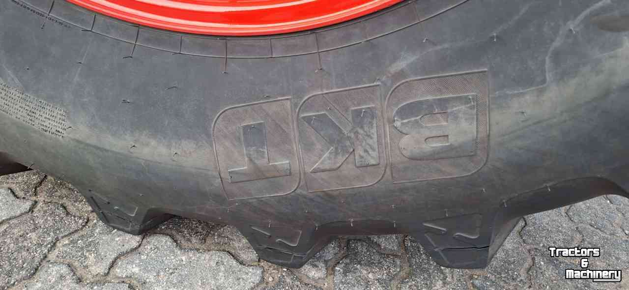 Wheels, Tyres, Rims & Dual spacers BKT 710/70R42