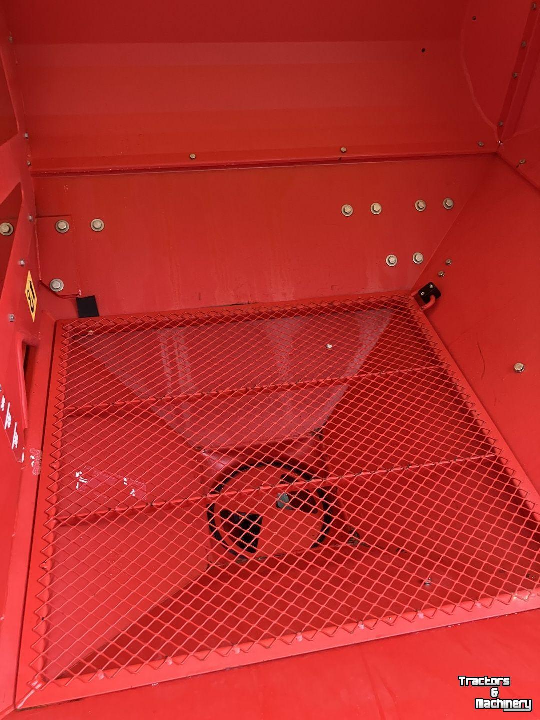 Fertilizer spreader Lely Centermatic kunstmeststrooier