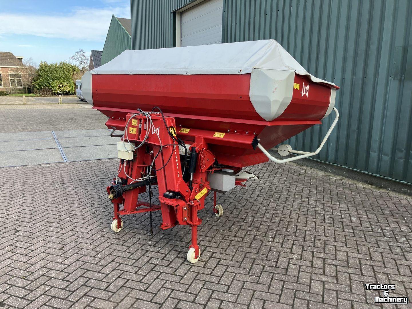 Fertilizer spreader Lely Centermatic kunstmeststrooier