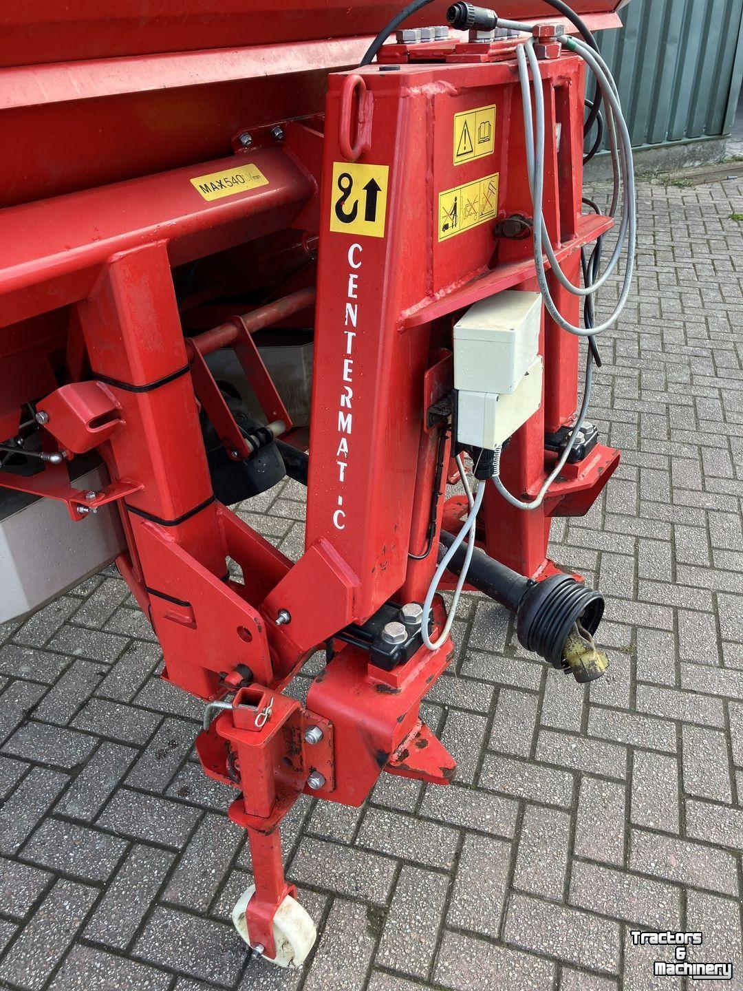 Fertilizer spreader Lely Centermatic kunstmeststrooier
