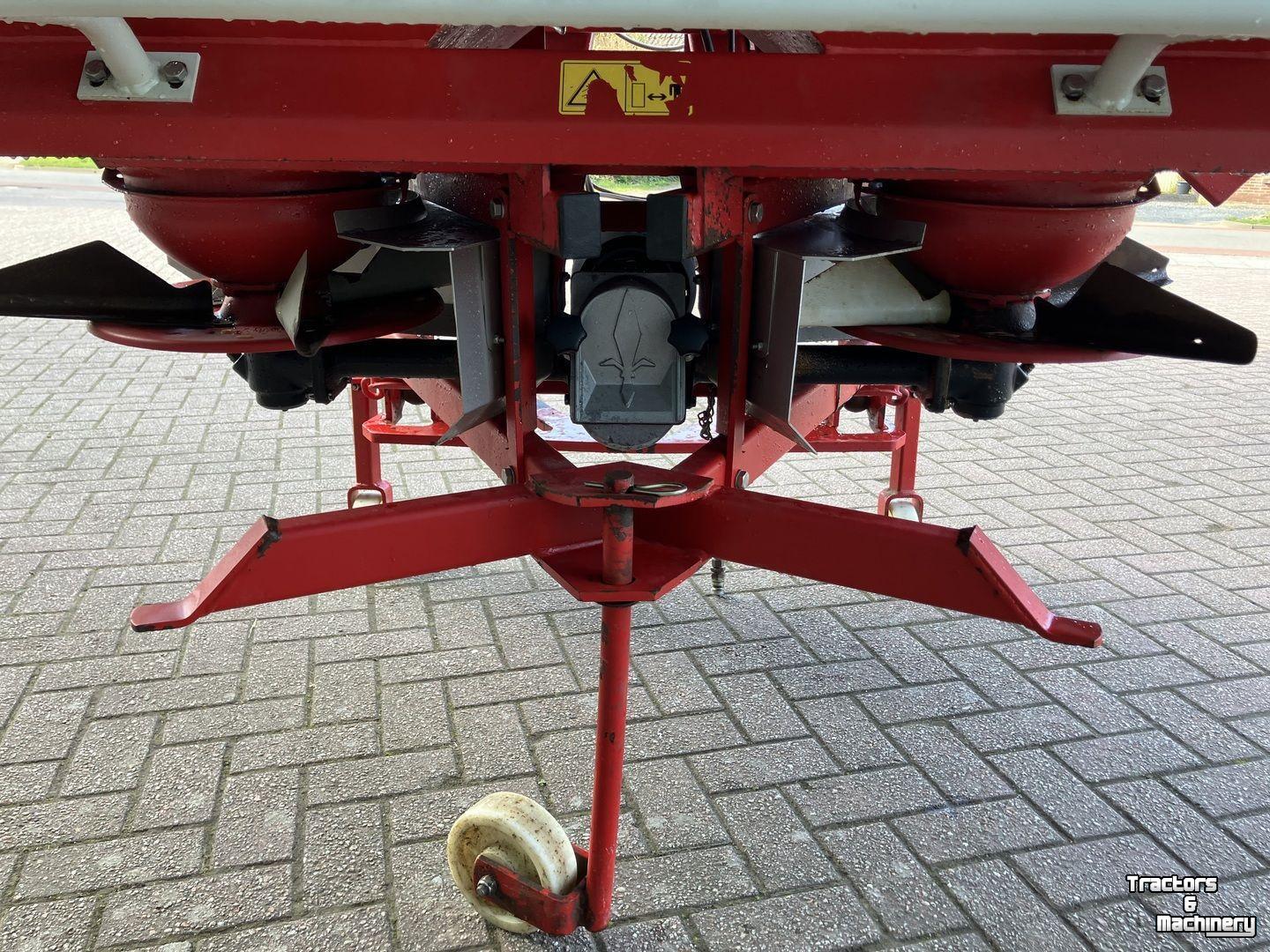 Fertilizer spreader Lely Centermatic kunstmeststrooier