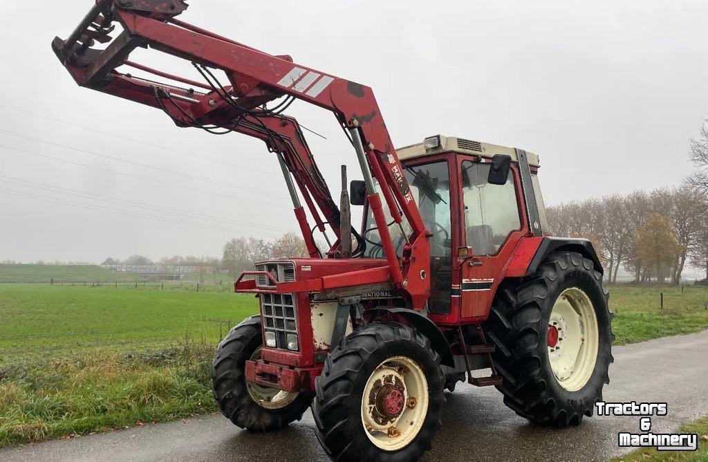 Tractor Case-IH IH 845 XL met voorlader MARGE