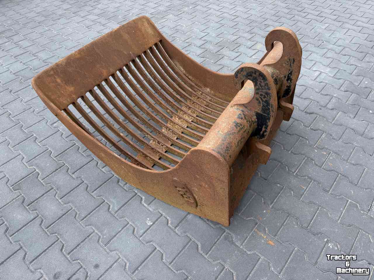 Skeleton buckets  Puinbak