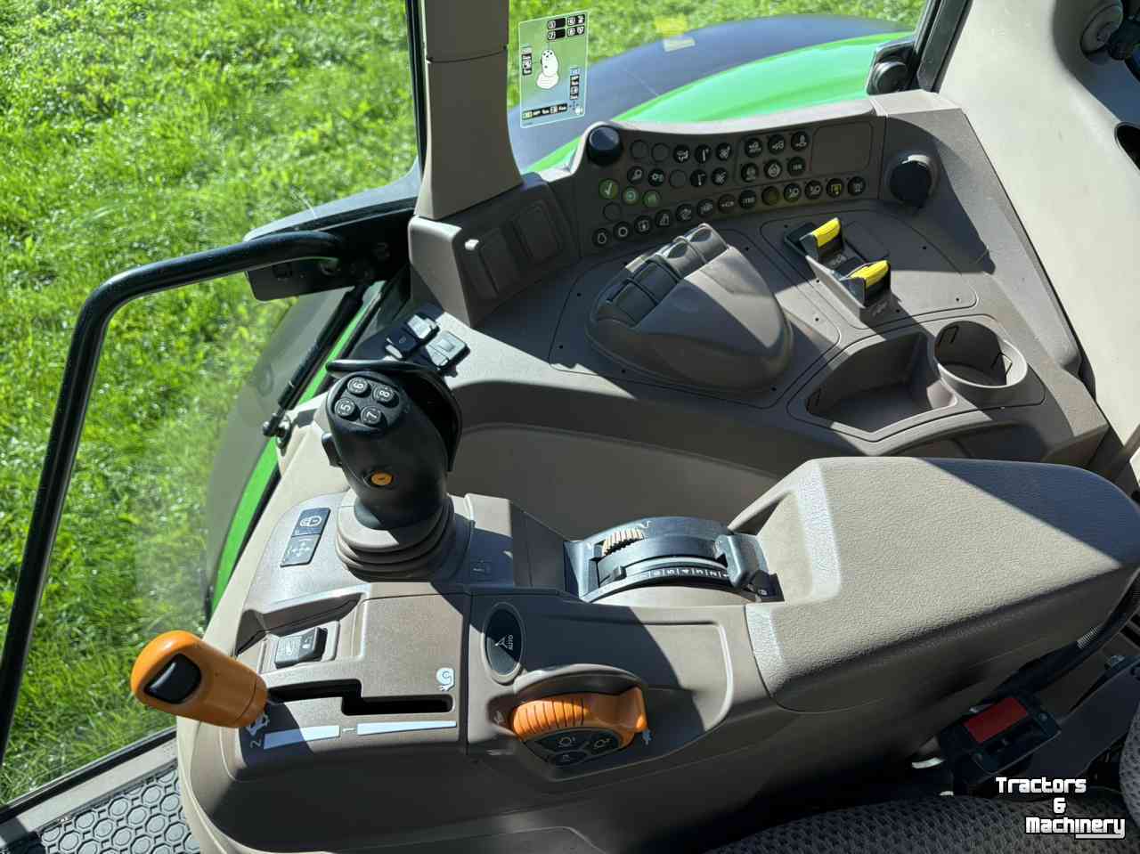 Tractor John Deere 6120M