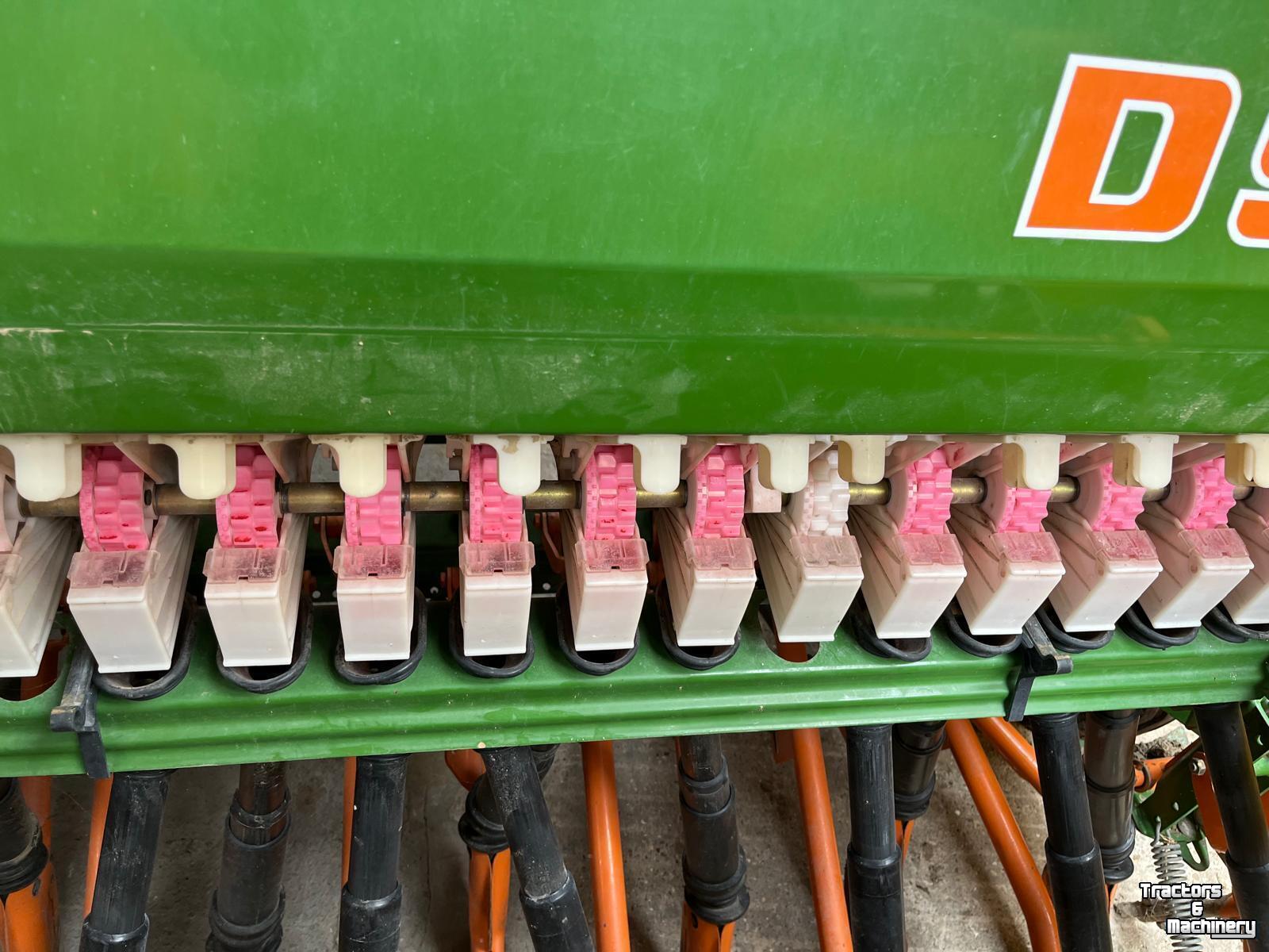 Seed drill Amazone D9-30 Zaaimachine