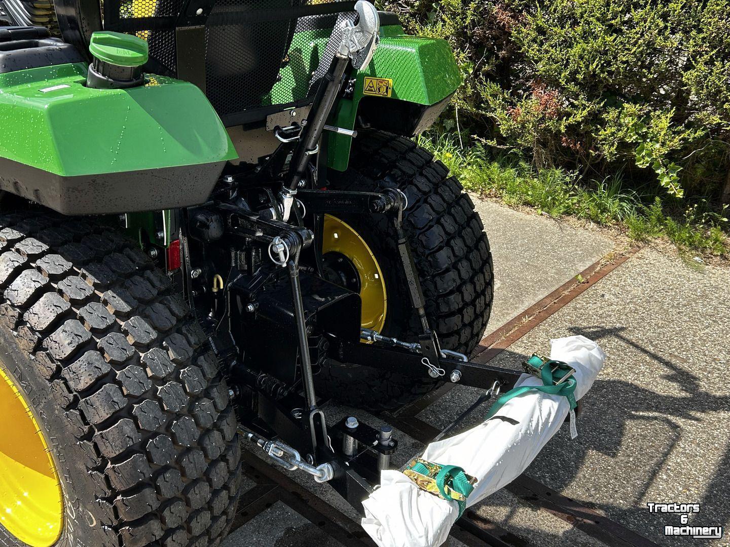 Small-track Tractor John Deere 2032R