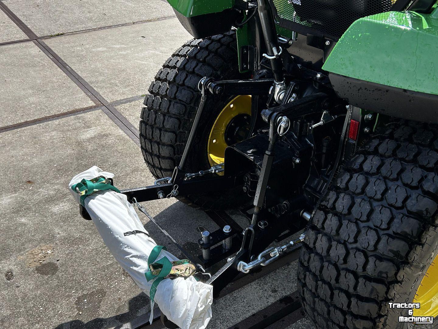 Small-track Tractor John Deere 2032R