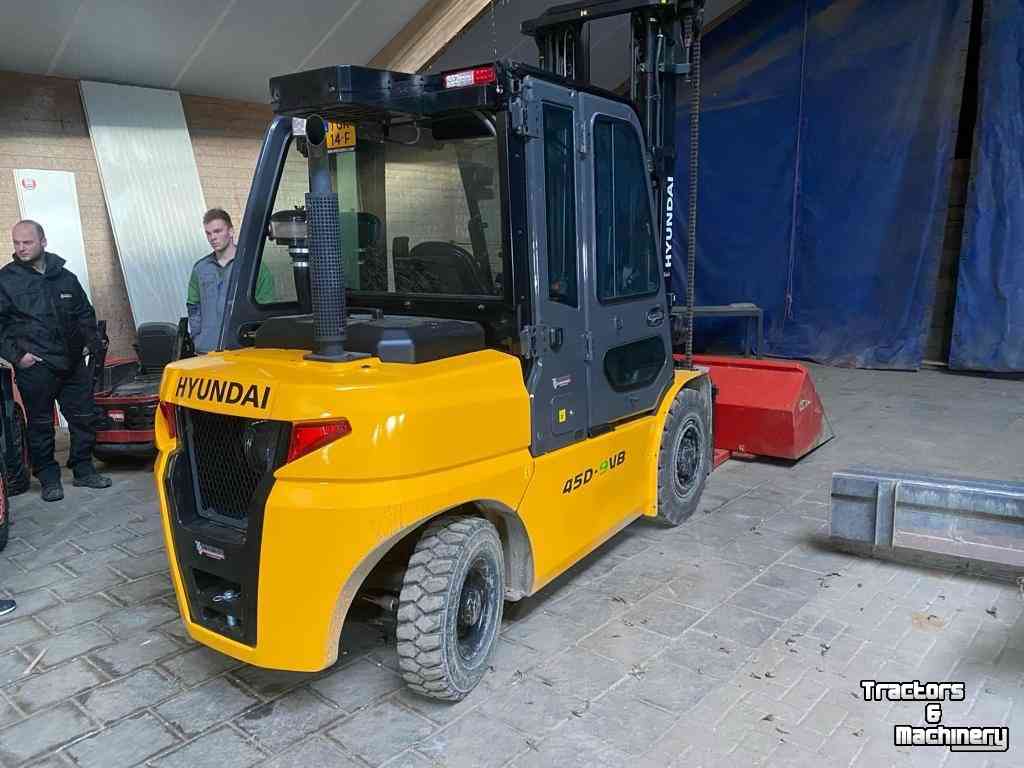 Forklift Hyundai 45d-9V stage 5 Cabine/Airco 250 uur!