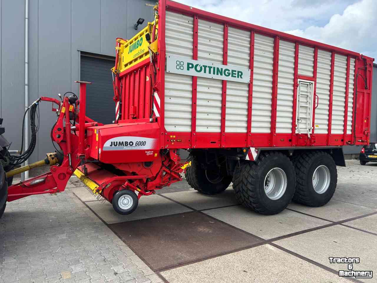 Self-loading wagon Pottinger Jumbo 6000L Combiline. Gedwongen gestuurd