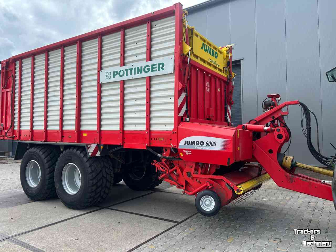 Self-loading wagon Pottinger Jumbo 6000L Combiline. Gedwongen gestuurd